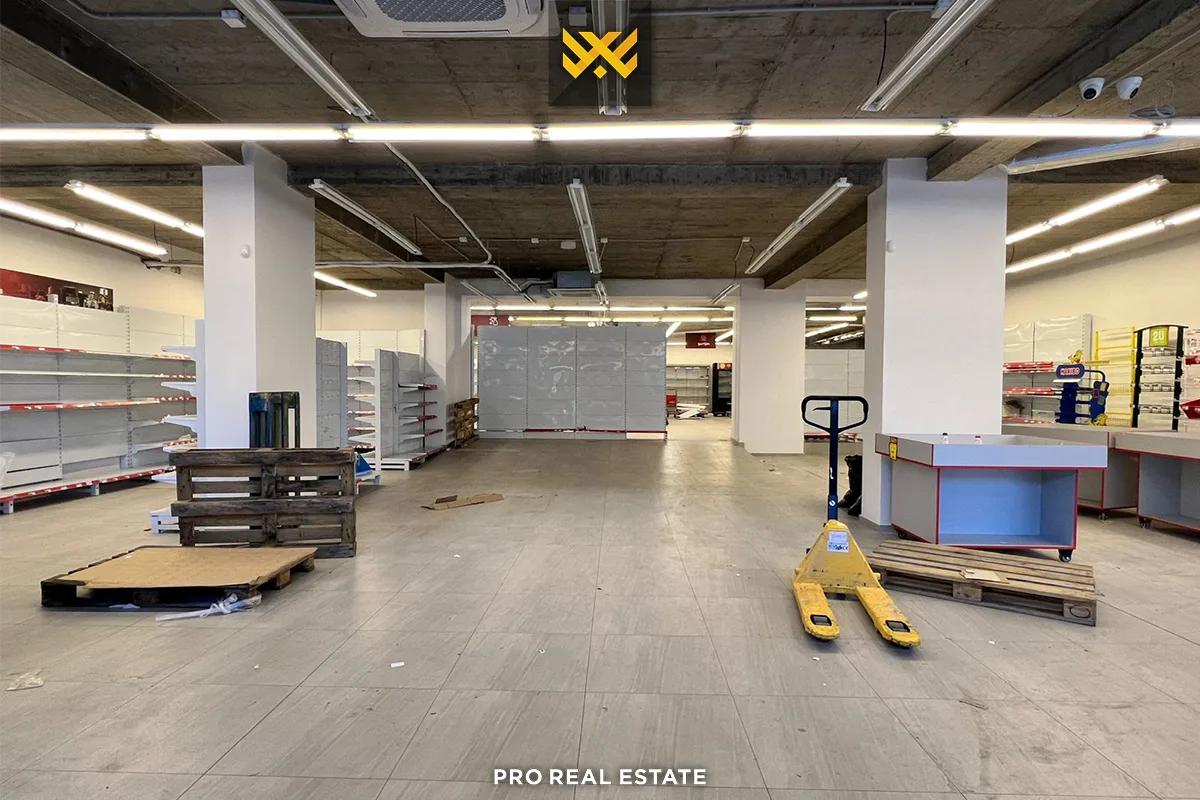 Lokal 600m² me #QIRA në Velani