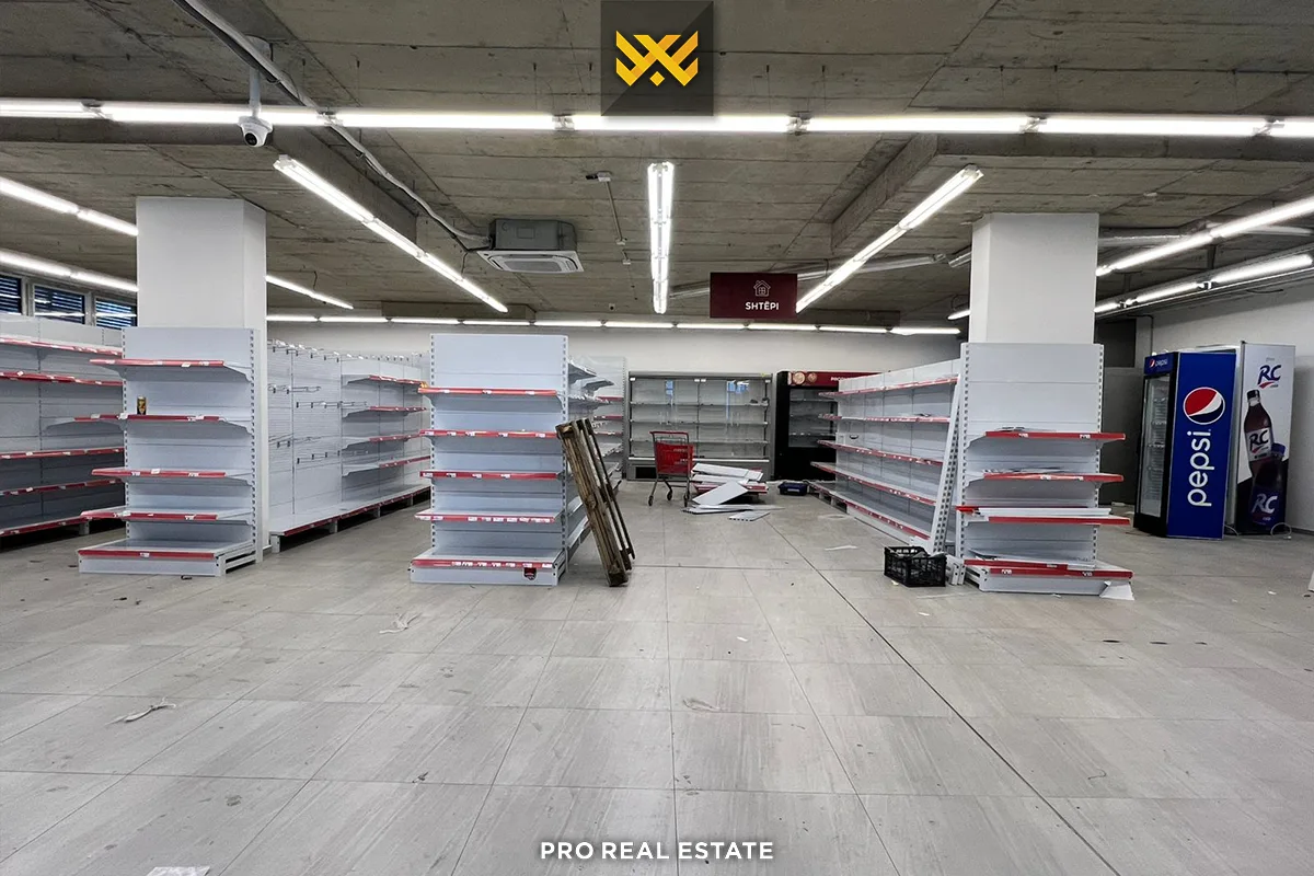 Lokal 600m² me #QIRA në Velani