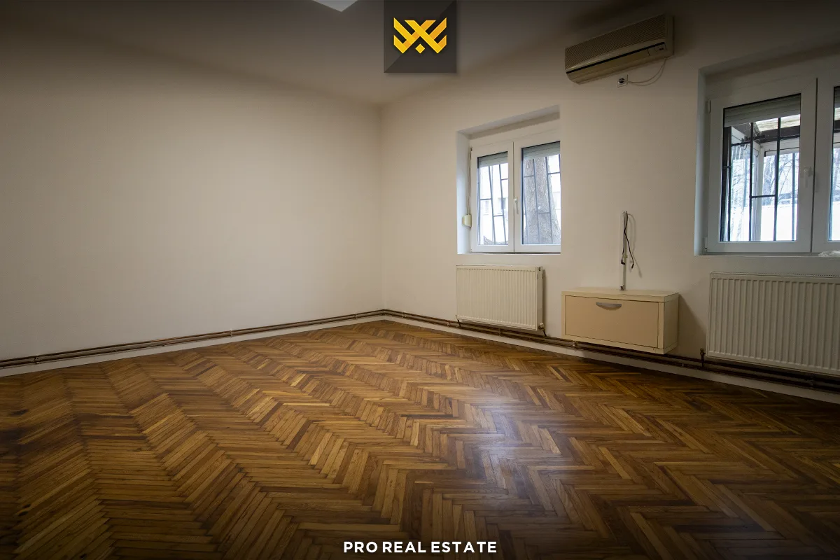 Banesë - Zyrë 61 m² me #QIRA në Qendër.