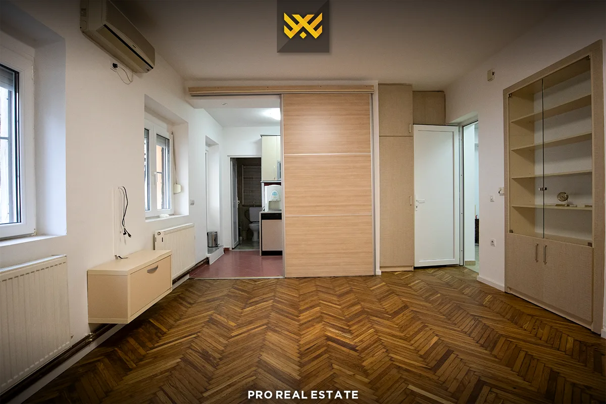 Banesë - Zyrë 61 m² me #QIRA në Qendër.