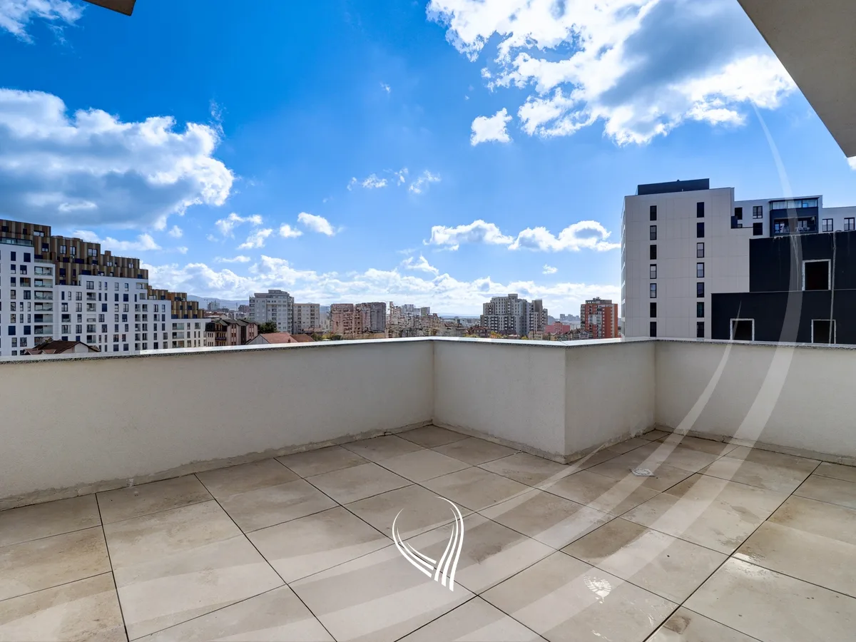 Penthouse me 4 dhoma gjumi në shitje në lagjen Velania
