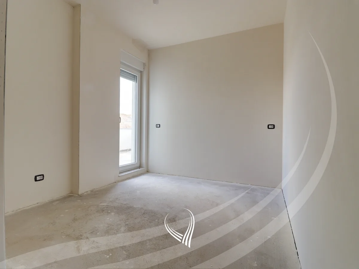 Penthouse me 4 dhoma gjumi në shitje në lagjen Velania