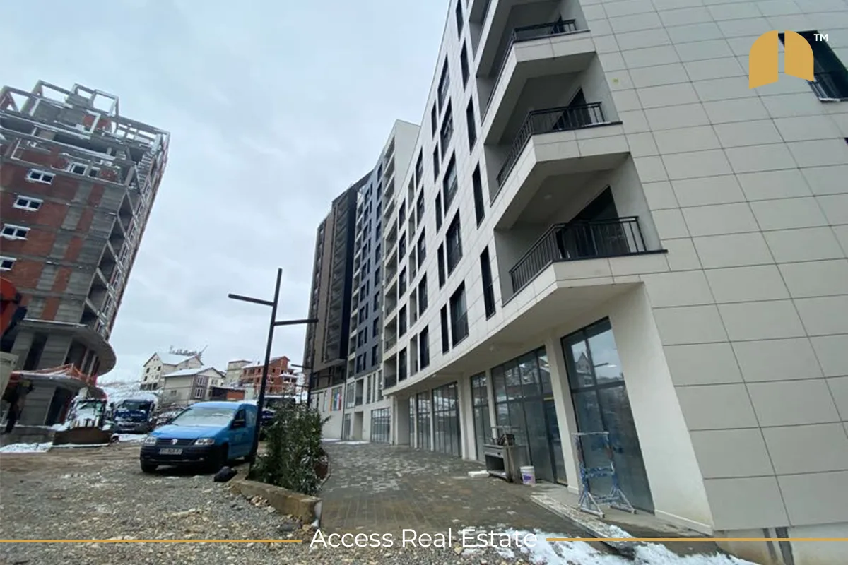 Lokal me QIRA - Prishtina e Re - 257m² + 200m² Terasë