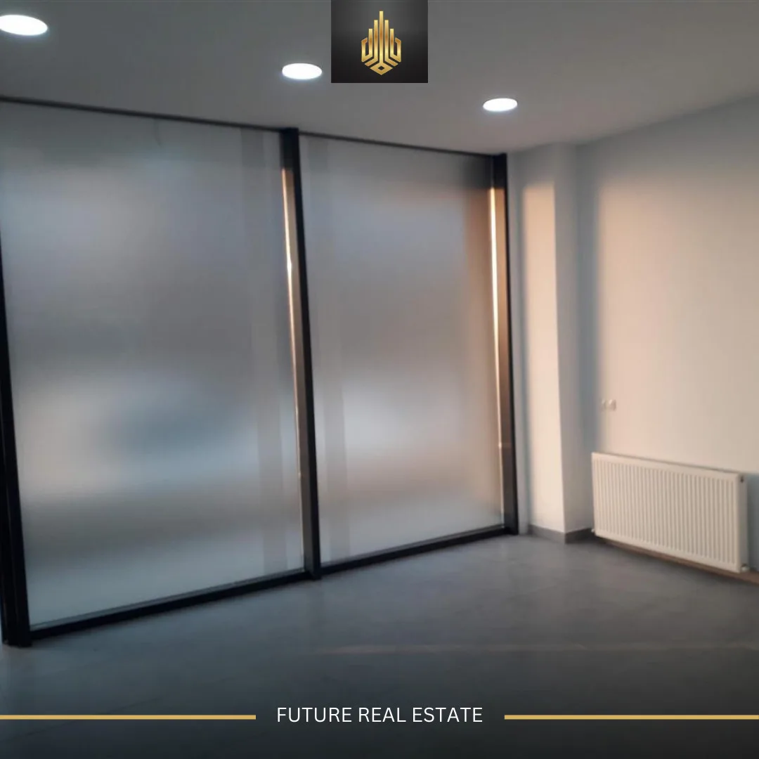 Lokal me QERA/80m²