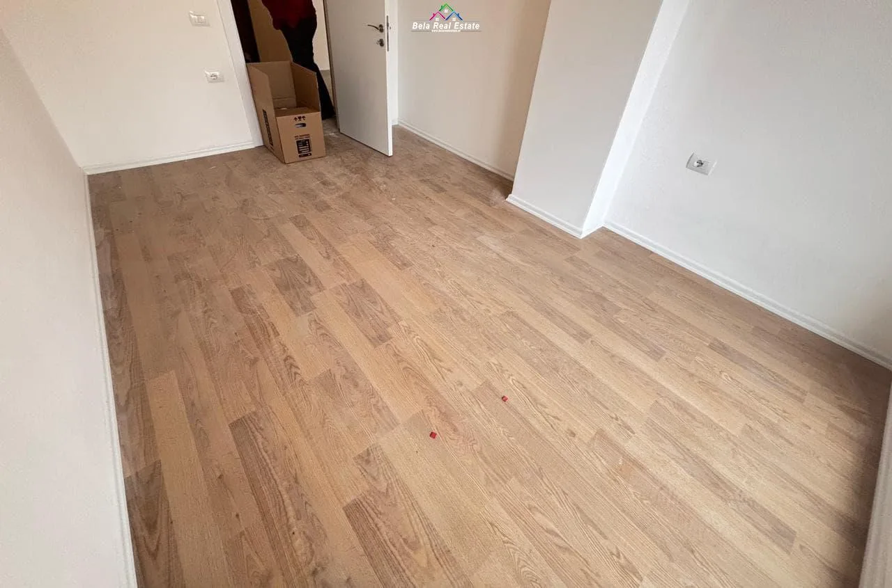 Zyre Me Qera tek Rruga e Barrikadave (ID BZ2819) Tirane