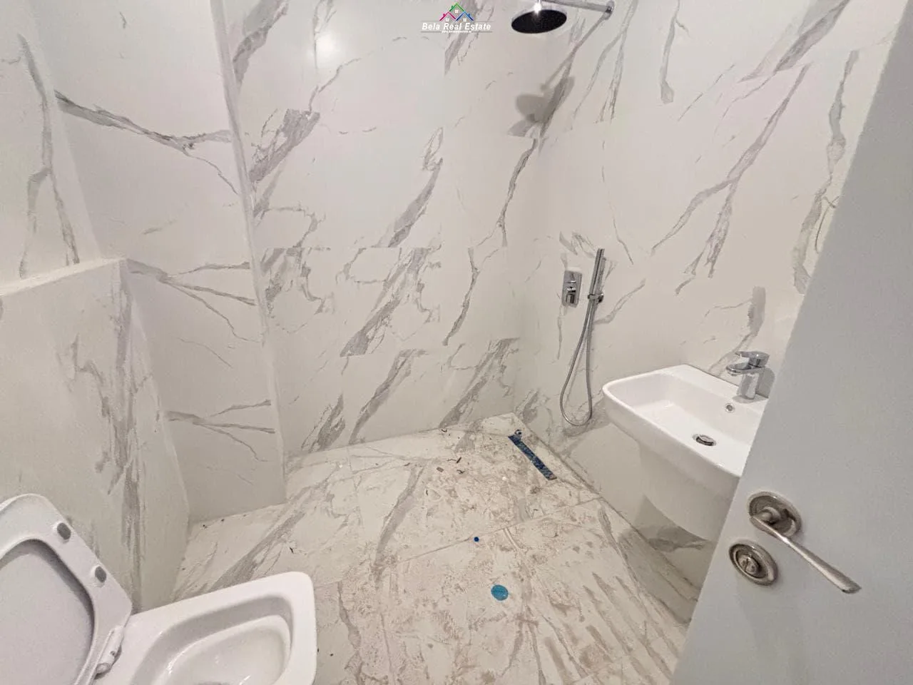 Zyre Me Qera tek Rruga e Barrikadave (ID BZ2819) Tirane