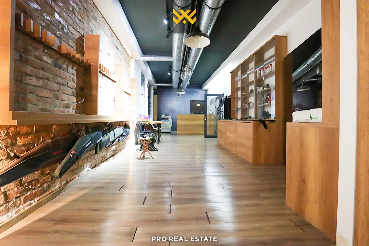 Lokal 460m² për #SHITJE në Rrugën B