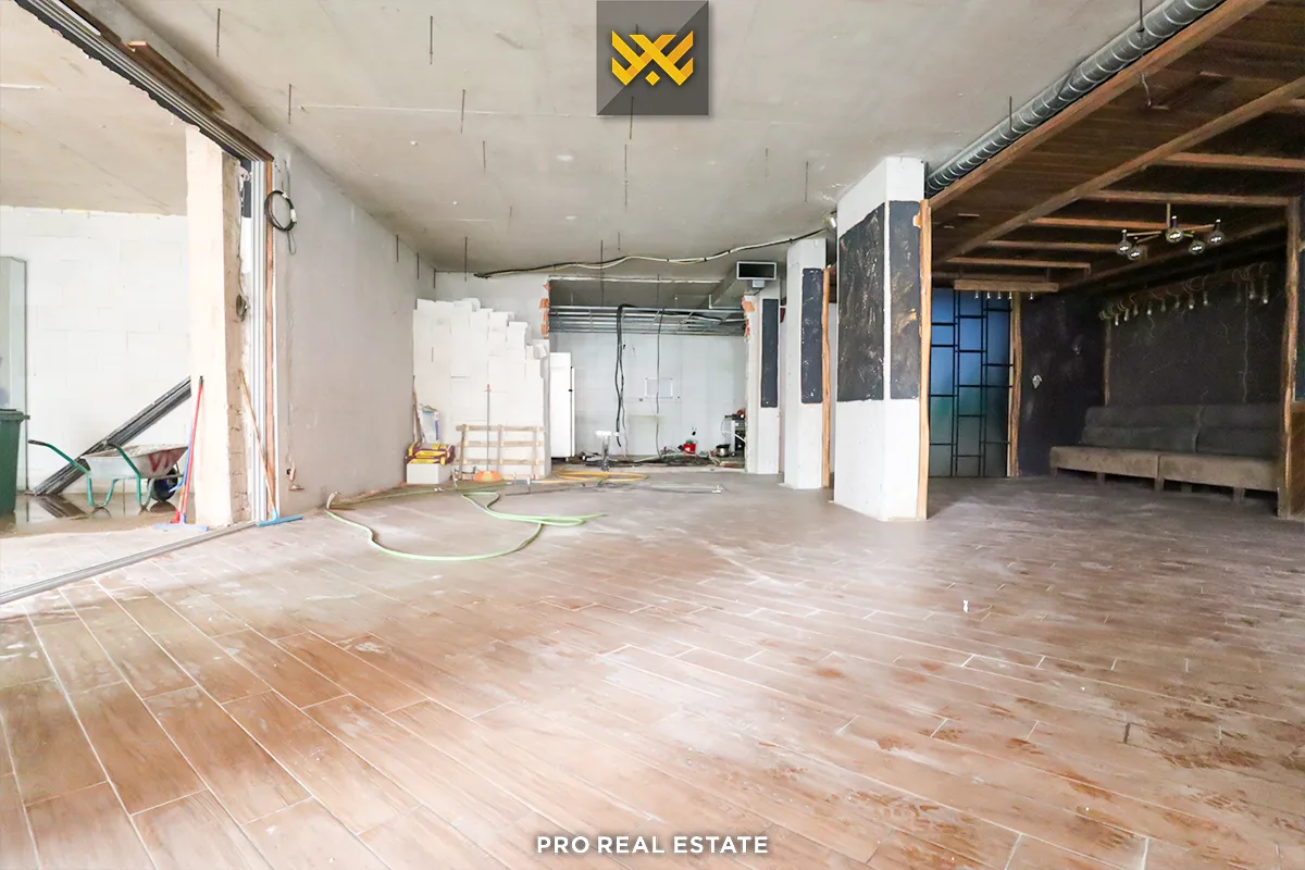 Lokal 460m² për #SHITJE në Rrugën B