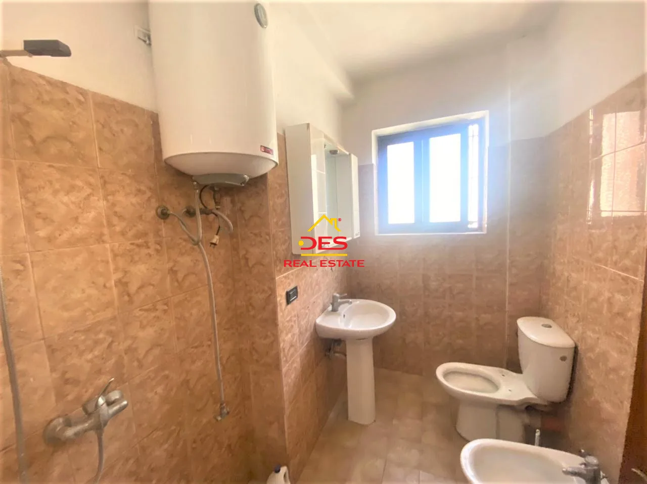Shitet apartament 2+1, sheshi wilson, tiranë