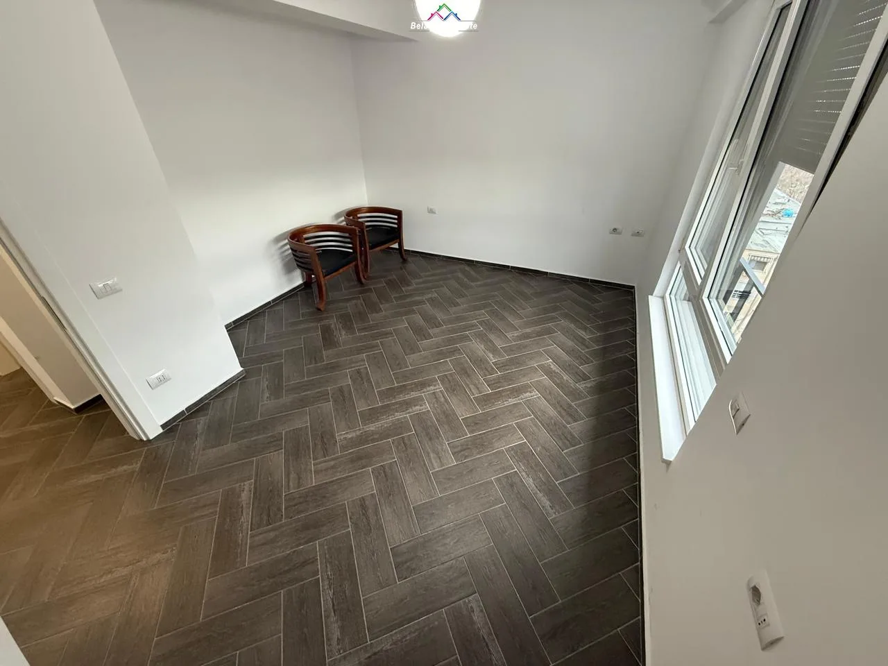 Zyre Me Qera tek Myslym Shyri (ID BZ2539) Tirane.