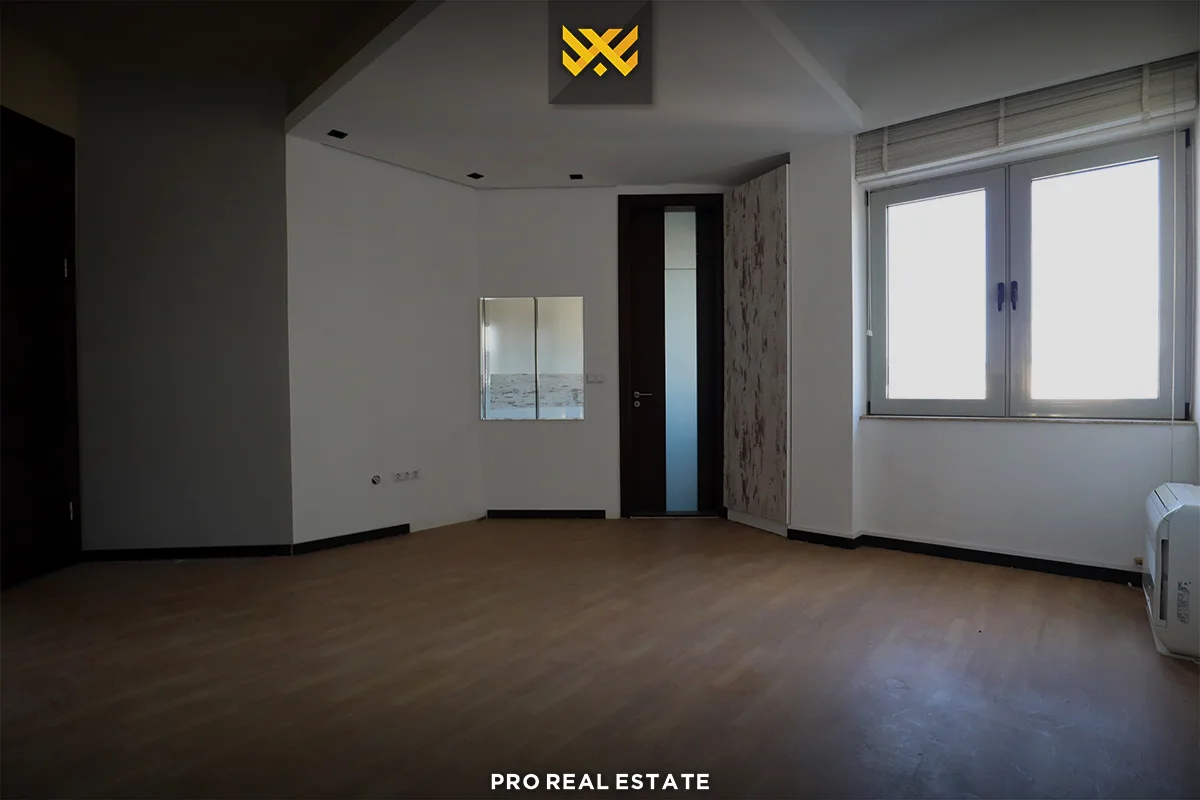 Lokal 370m² me #QIRA në Fushë Kosovë.