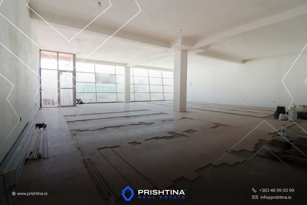 Lokal me qira 190m² në Fushë Kosovë