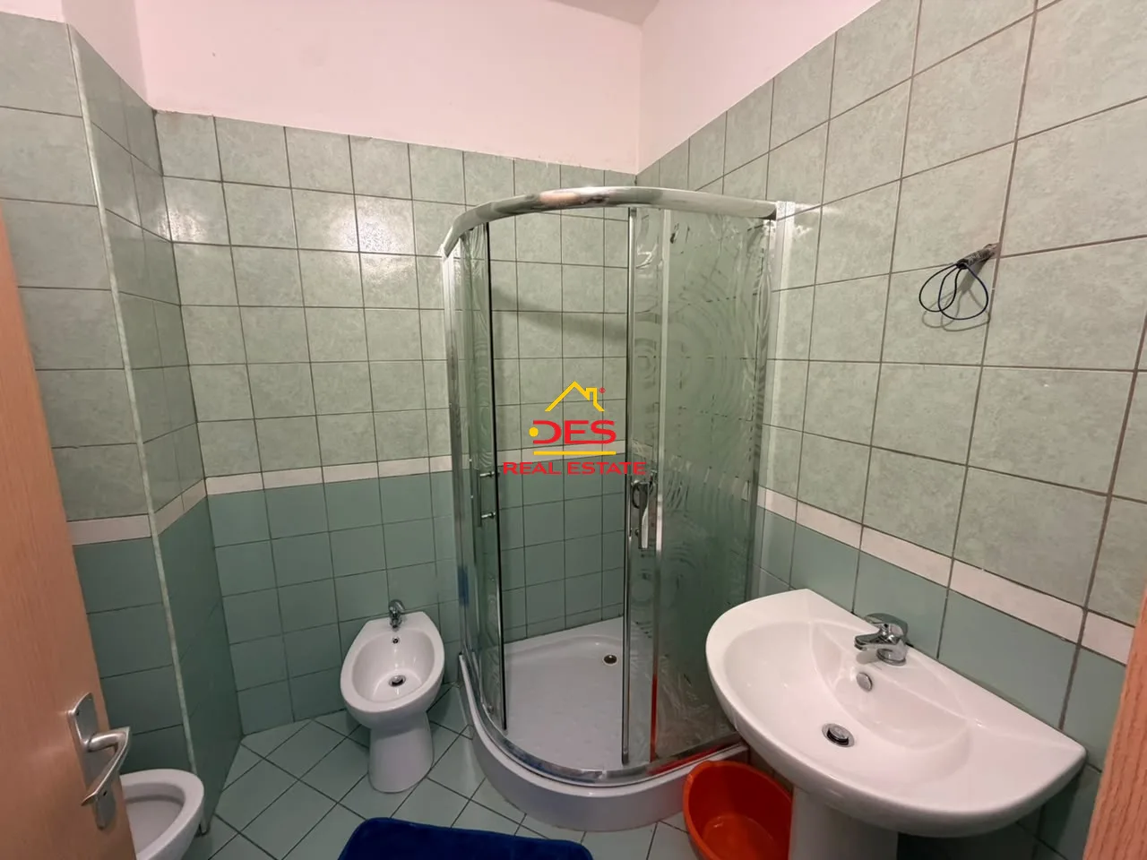Jepet me qira apartament 1+1 pranë bar taushani në lungomare, vlorë.