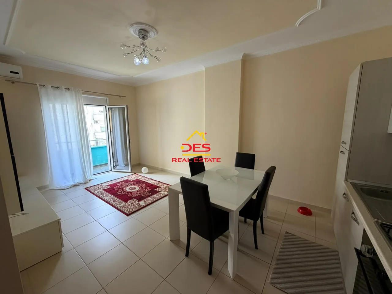 Jepet me qira apartament 1+1 pranë bar taushani në lungomare, vlorë.