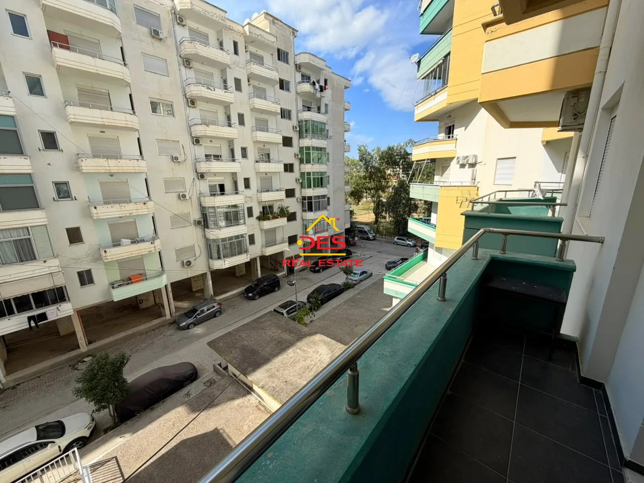 Jepet me qira apartament 1+1 pranë bar taushani në lungomare, vlorë.