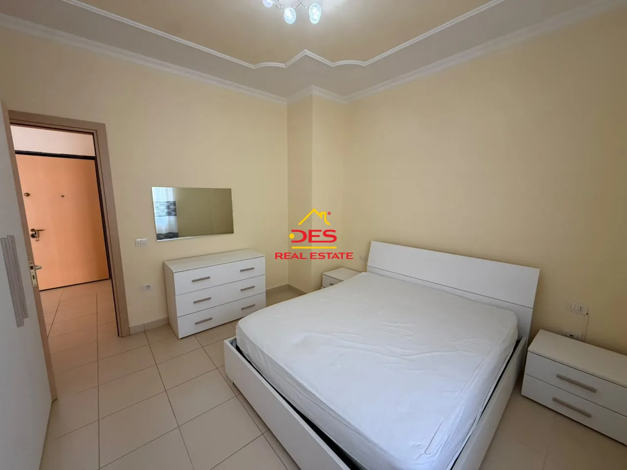 Jepet me qira apartament 1+1 pranë bar taushani në lungomare, vlorë.