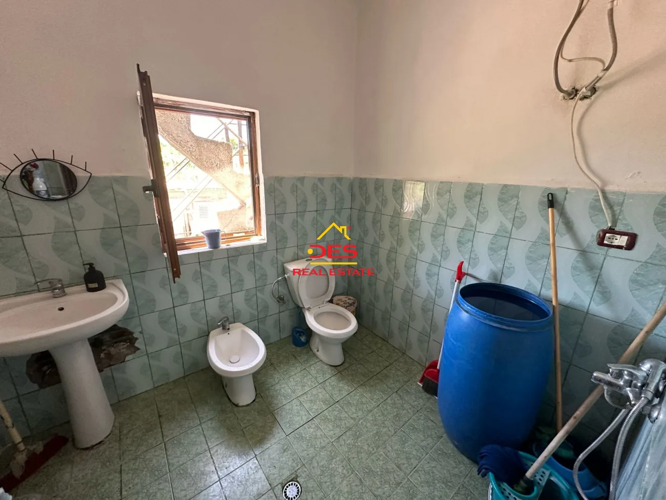 Shitet shtëpi private te vija e ngjalës,fier