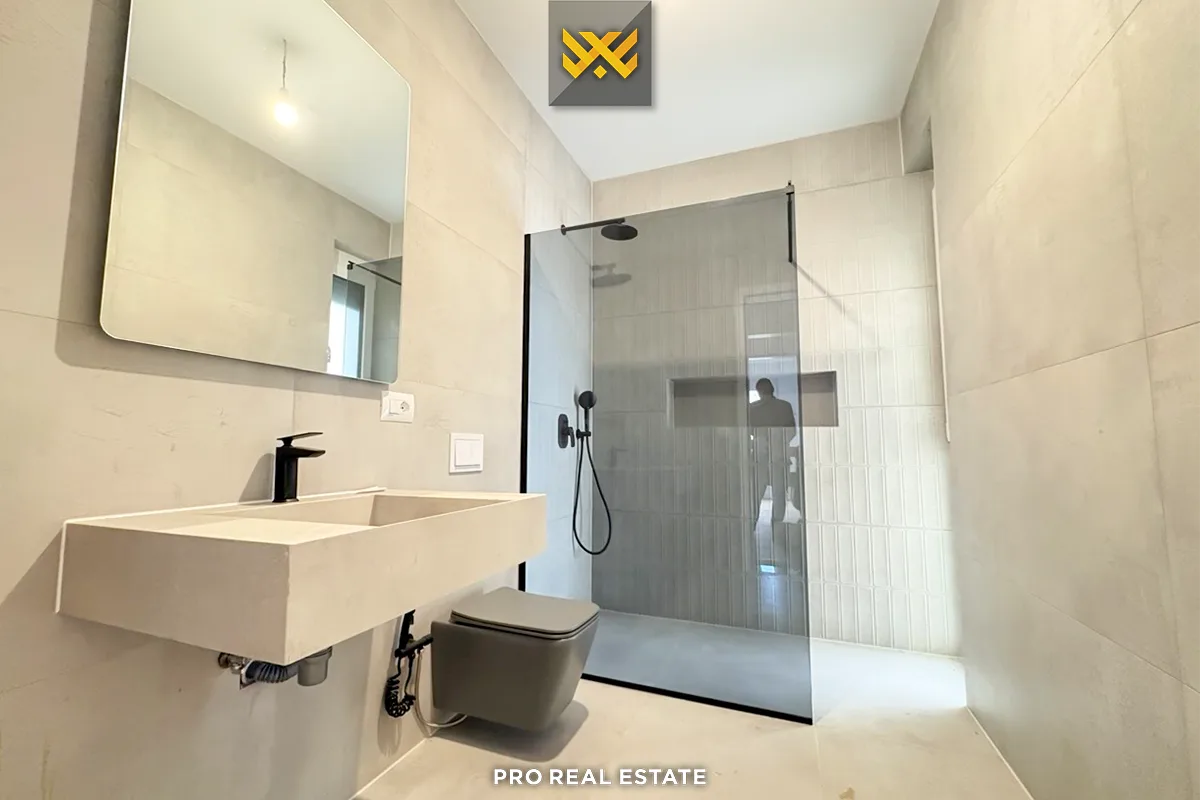 Shtëpi 217m² + 100m² me #QIRA në Lagjen Qershia
