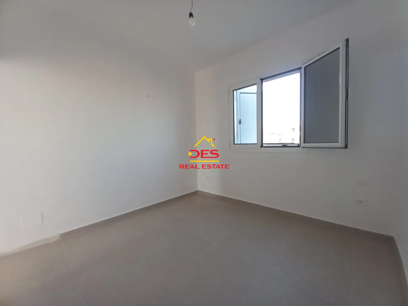 SHITET NDËRTESA 2-KATËSHE NË VLORË 📍 Rruga Lef Sallata