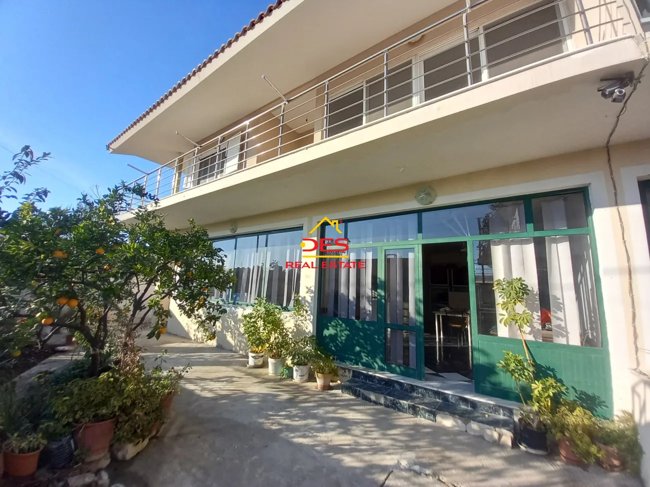 SHITET NDËRTESA 2-KATËSHE NË VLORË 📍 Rruga Lef Sallata