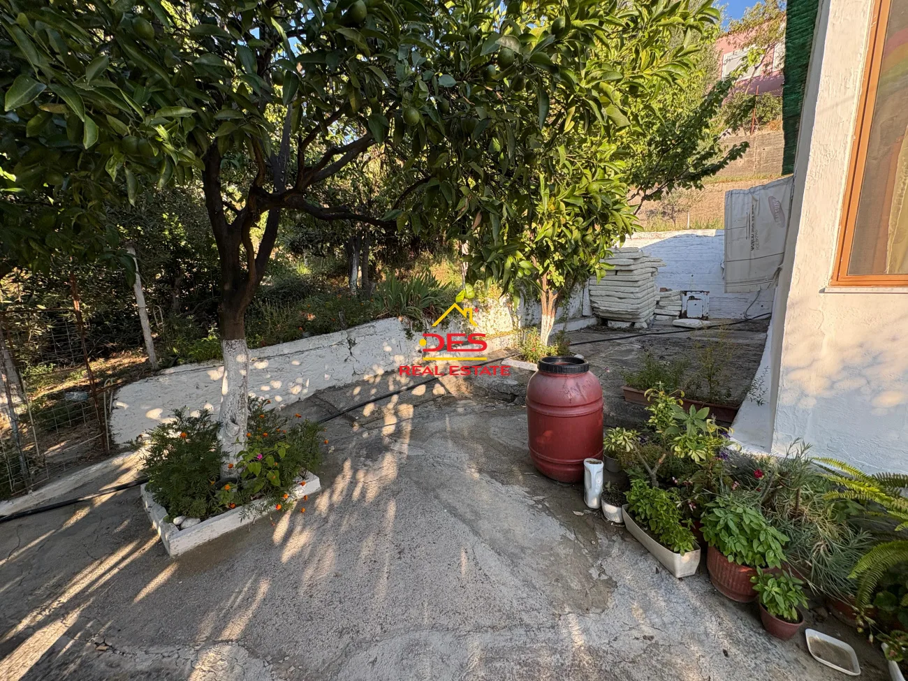 Shitet shtëpi private mbi spitalin rajonal vlorë.