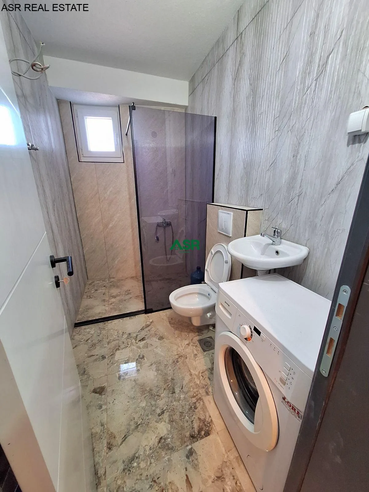 Ofrohet BANESA me siperfaqe 33 m² per SHITJE në lagjen TOPHANE