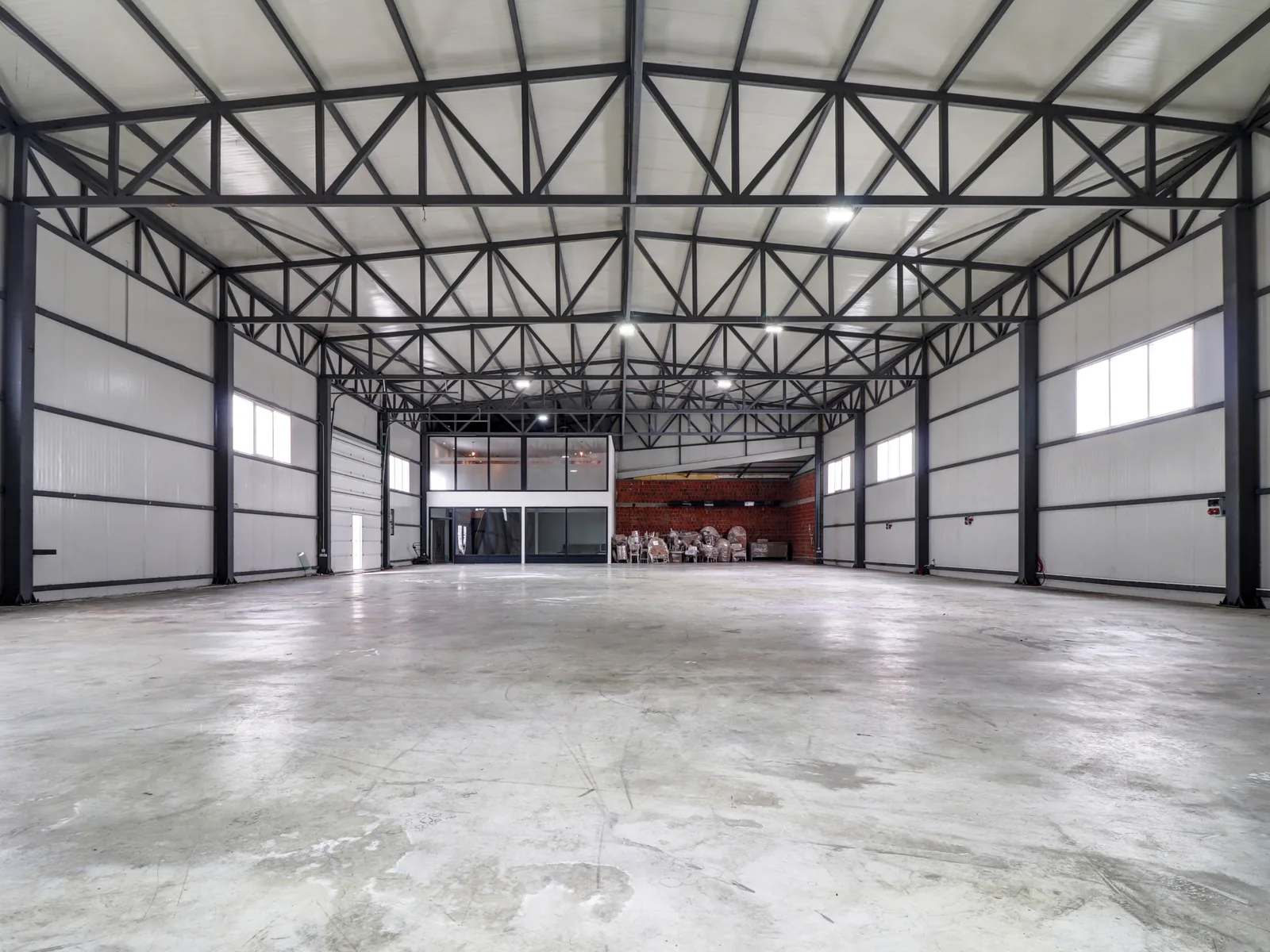 Depo 800m2 me qira në Llapllasellë