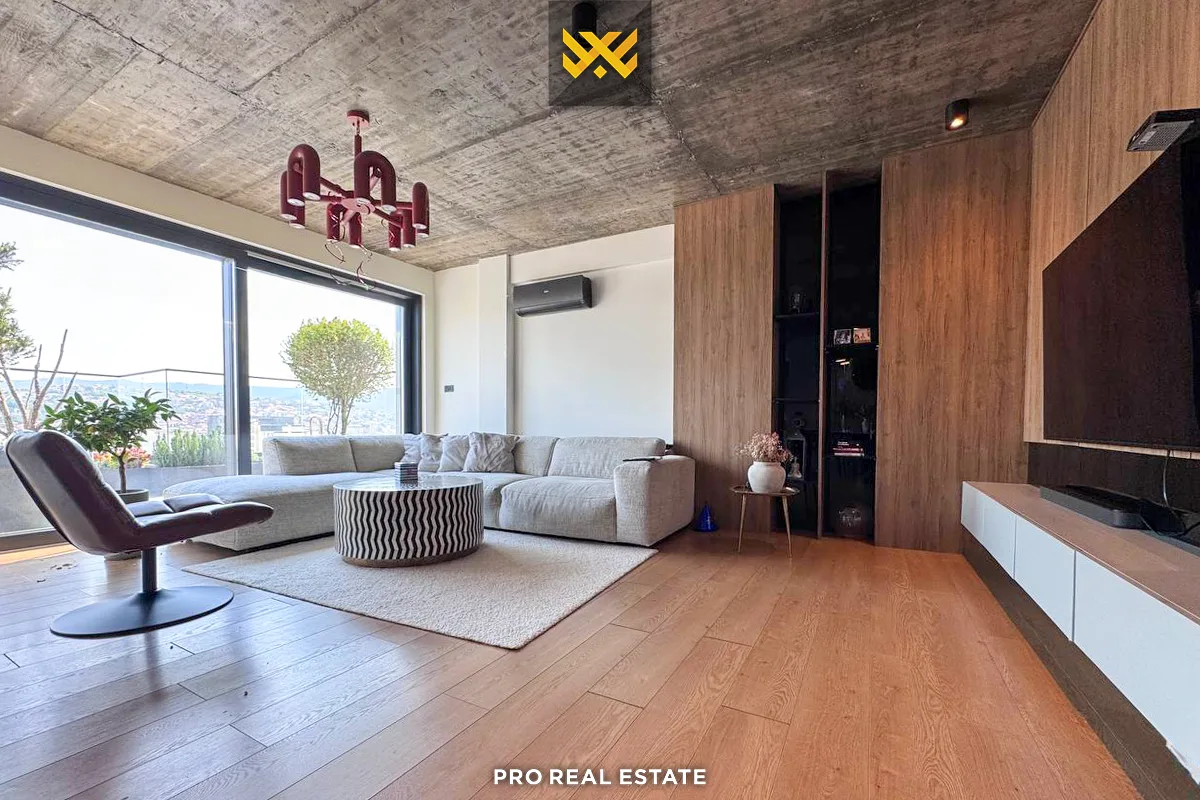 Banesë Penthouse 224.88m² + 127.86m² për #SHITJE në Tophane