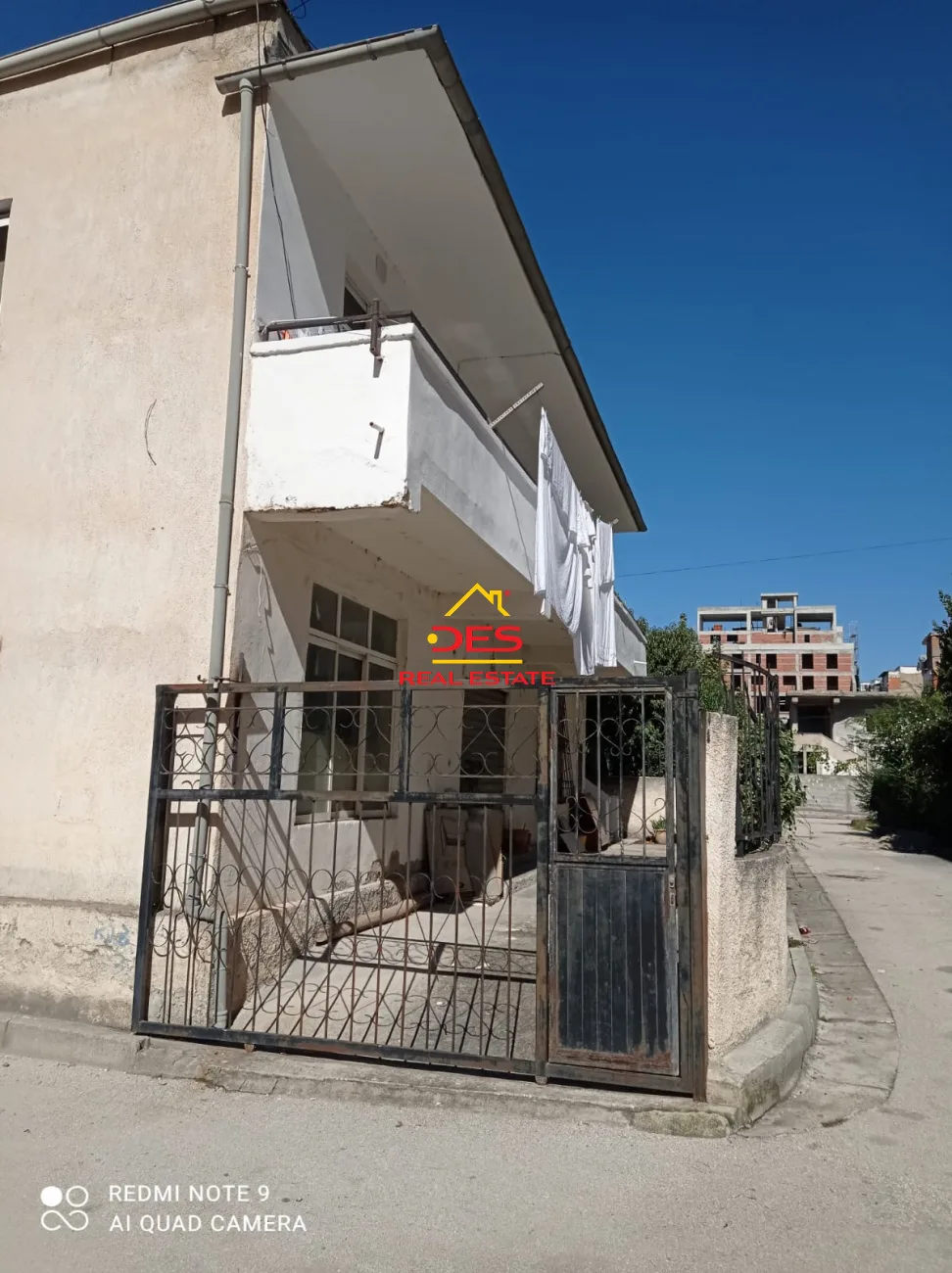 Shtëpi private në shitje,vetëm kati i parë te kali i trojës,vlorë