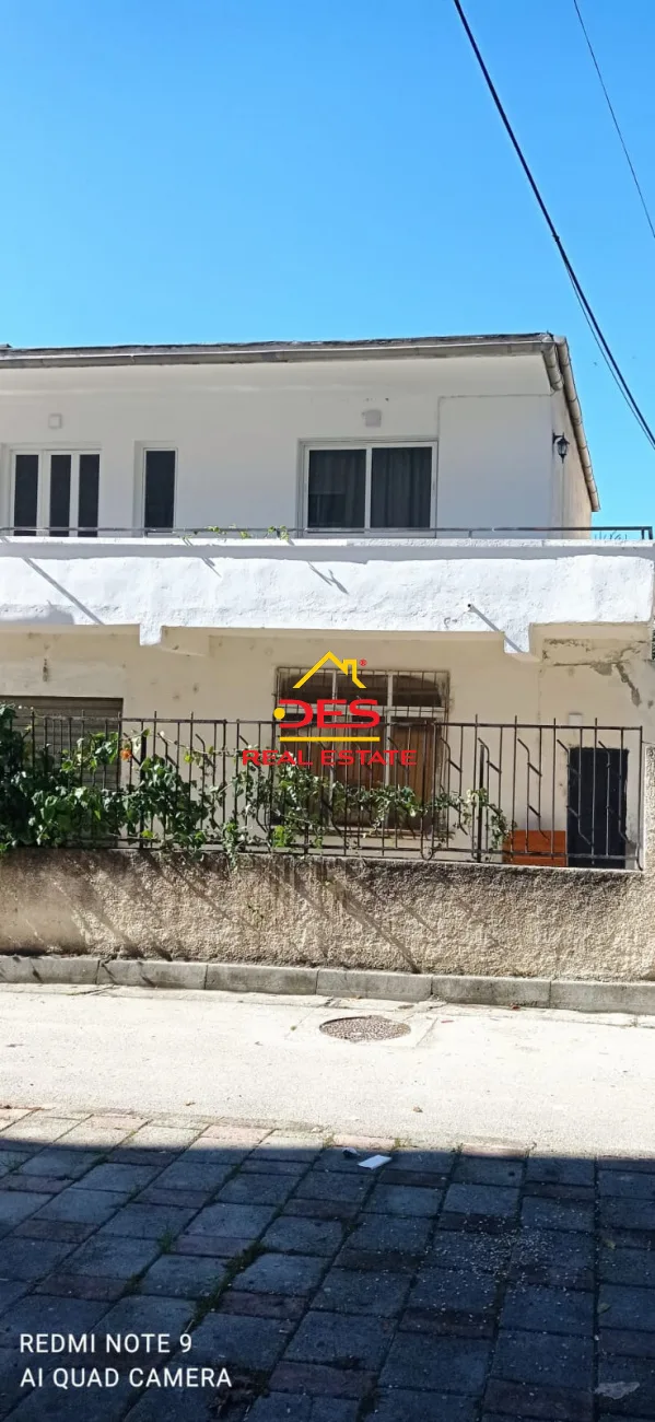 Shtëpi private në shitje,vetëm kati i parë te kali i trojës,vlorë