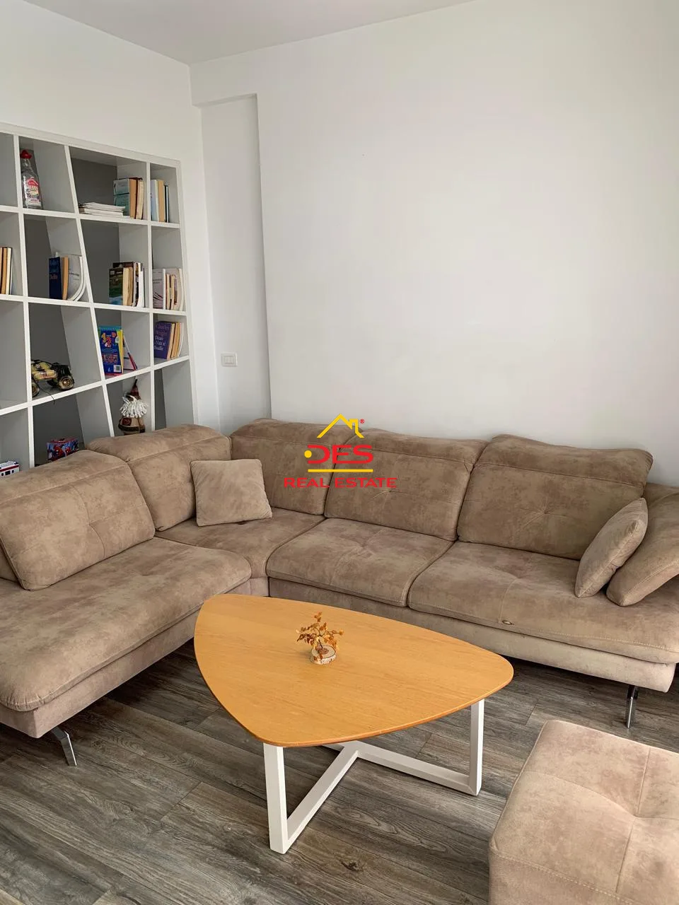 Jepet me qira apartament 2+1 pranë shkollës “1 maj” ,vlorë
