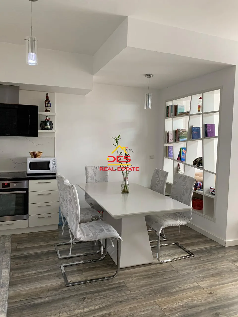 Jepet me qira apartament 2+1 pranë shkollës “1 maj” ,vlorë
