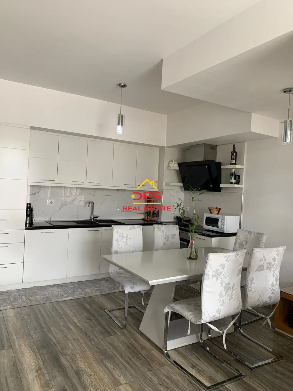 Jepet me qira apartament 2+1 pranë shkollës “1 maj” ,vlorë