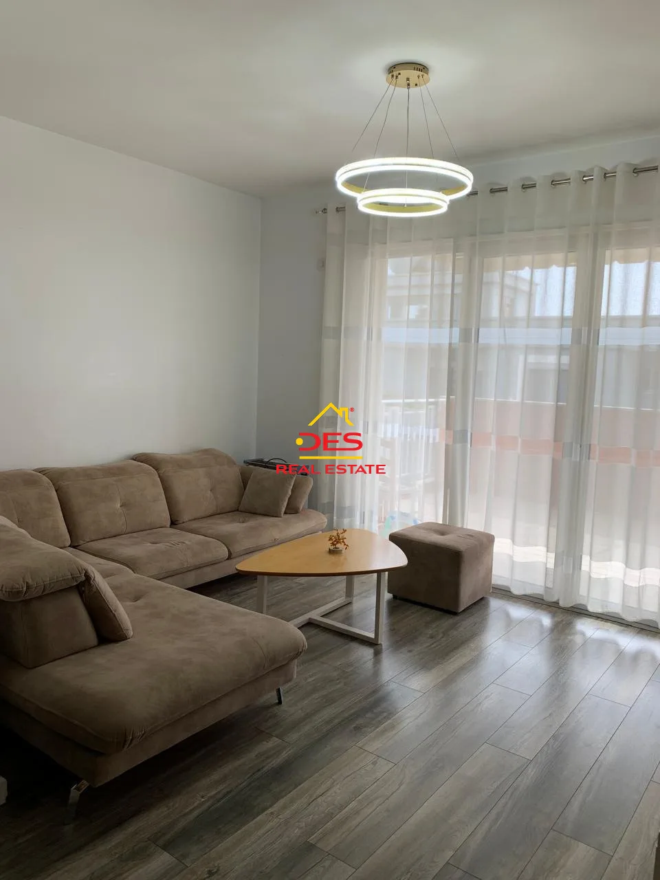 Jepet me qira apartament 2+1 pranë shkollës “1 maj” ,vlorë
