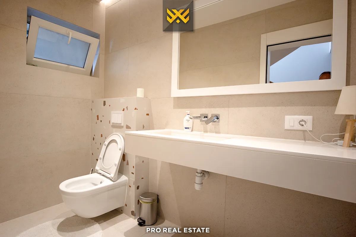 Shtëpi 228m² për #SHITJE në Lagjen Hana.