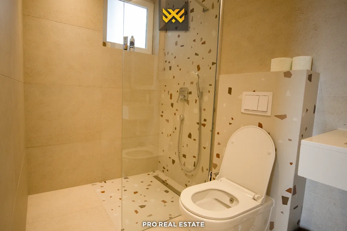 Shtëpi 228m² për #SHITJE në Lagjen Hana.