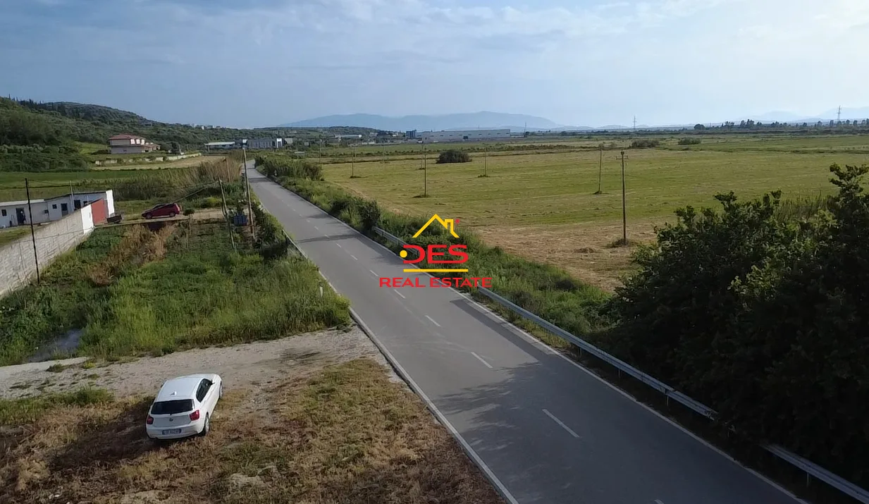 Shitet tokë arë buzë rrugës kryesore panaja – mifol, vlorë