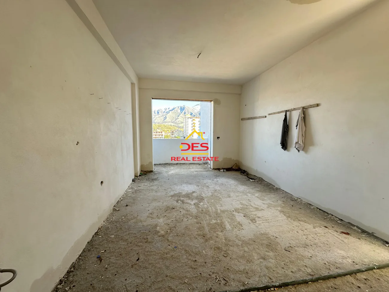 Shitet apartament 2+1 me këste në orikum