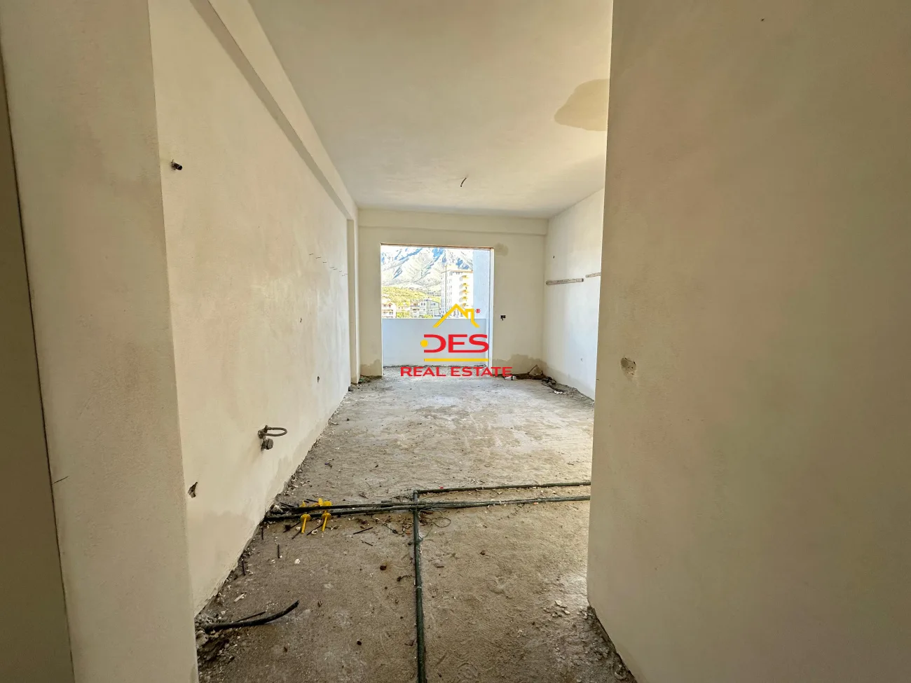 Shitet apartament 2+1 me këste në orikum