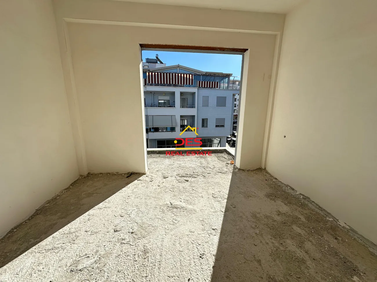 Shitet apartament 2+1 me këste në orikum
