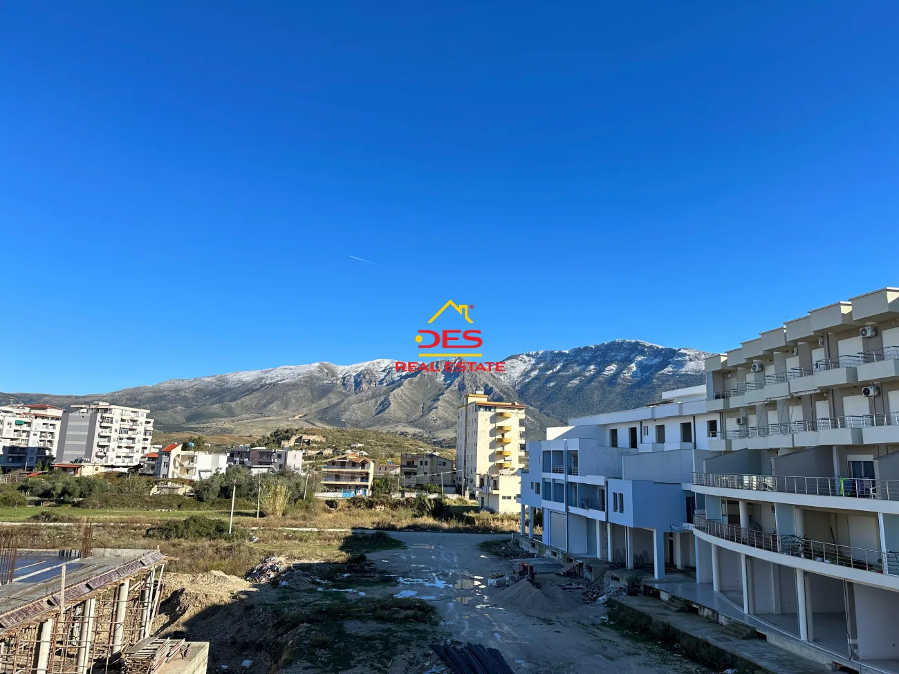 Shitet apartament 2+1 me këste në orikum
