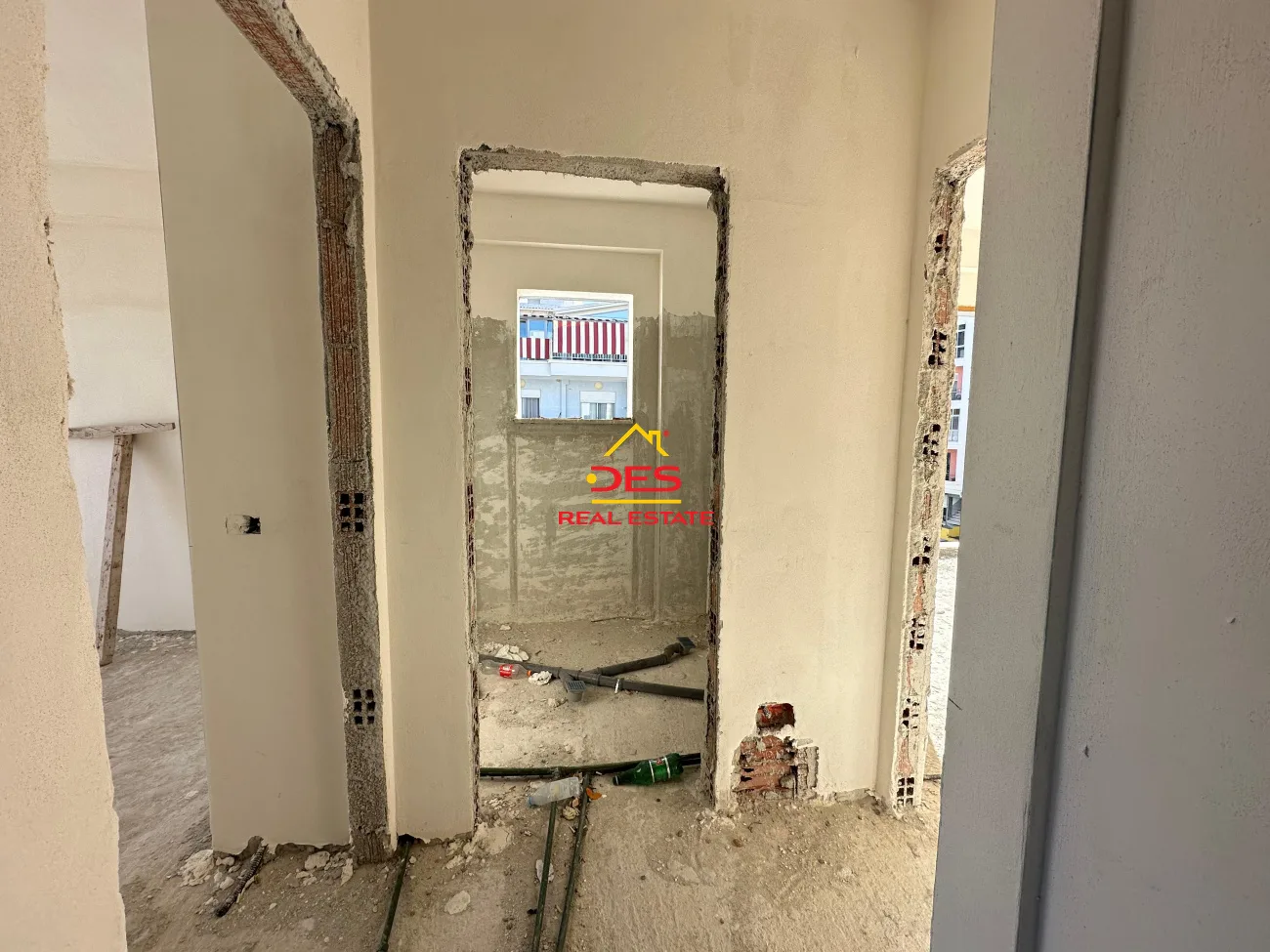 Shitet apartament 2+1 me këste në orikum