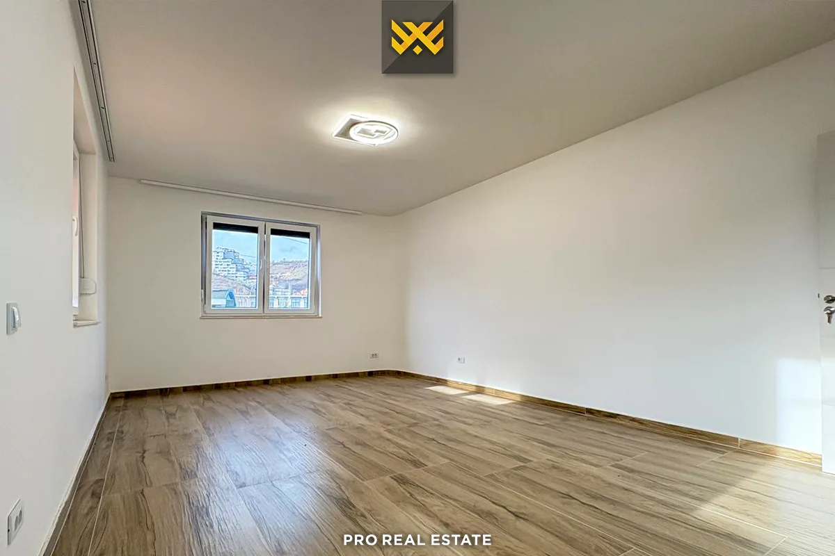 Shtëpi / Zyrë 160m² me #QIRA në Sofali