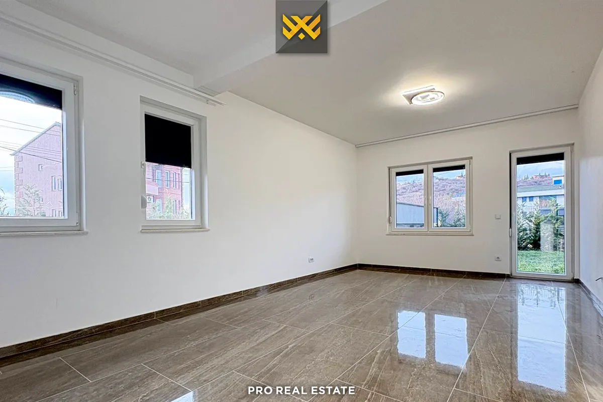Shtëpi / Zyrë 160m² me #QIRA në Sofali