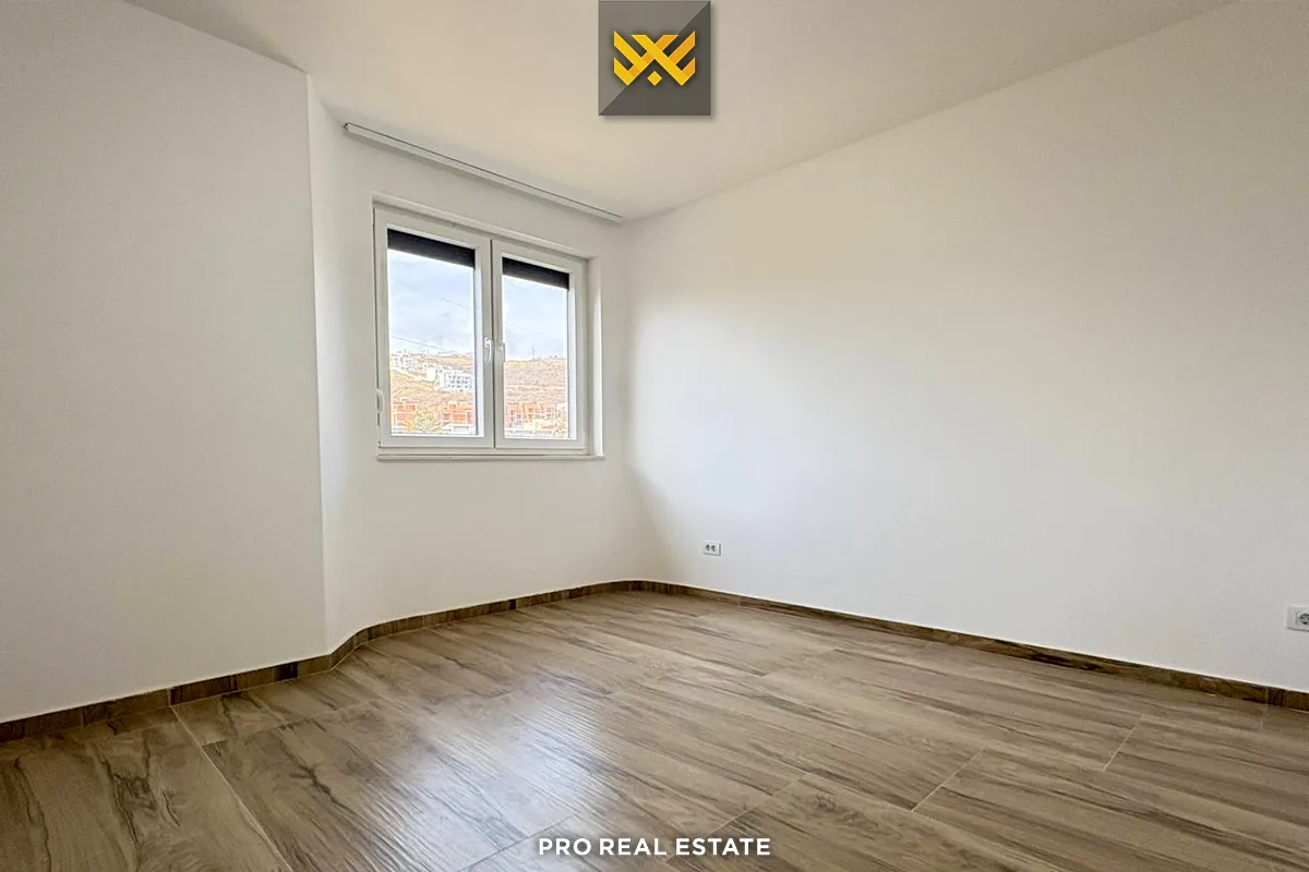 Shtëpi / Zyrë 160m² me #QIRA në Sofali