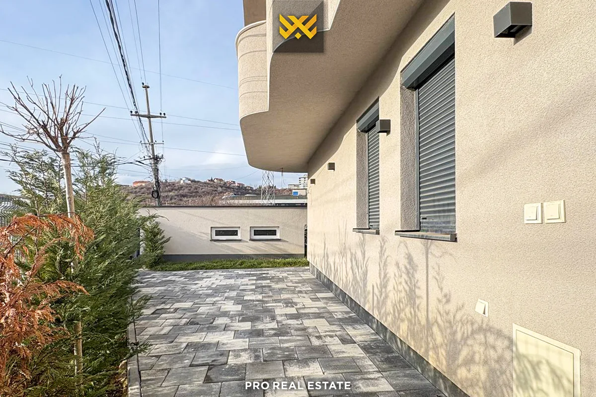 Shtëpi / Zyrë 160m² me #QIRA në Sofali