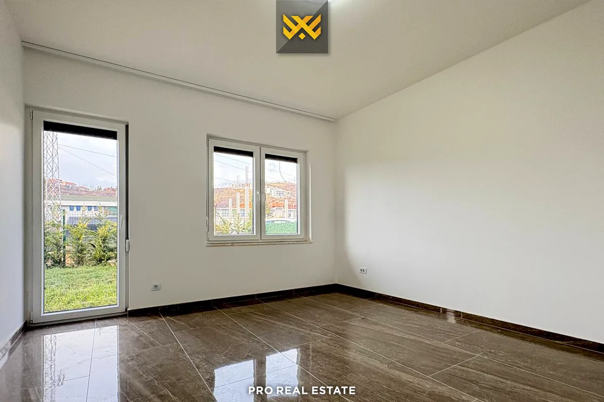 Shtëpi / Zyrë 160m² me #QIRA në Sofali