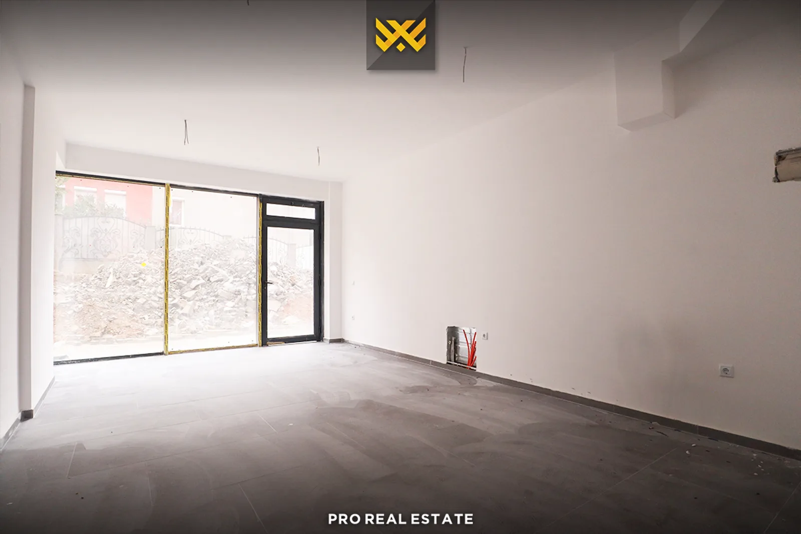 Lokal 90m² me #QIRA në Lagjen e Spitalit.