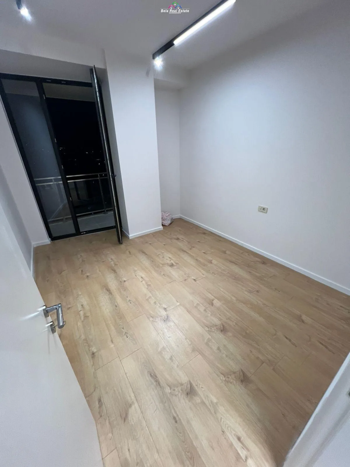 Zyre Me Qera 2+1 Tek Mine Peza (ID BZ2764) Tirane