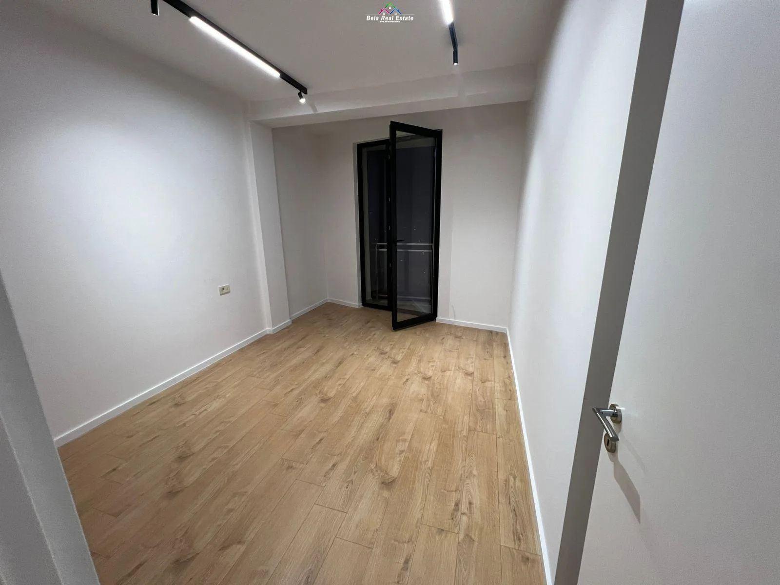 Zyre Me Qera 2+1 Tek Mine Peza (ID BZ2764) Tirane